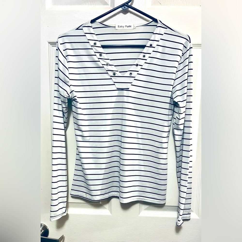 EUC Ealey Fushi Top ~ Size Small